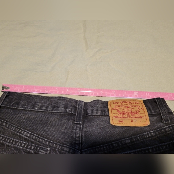 Vintage Levi’s 501 Black Denim Cuffed Shorts - Picture 8 of 8